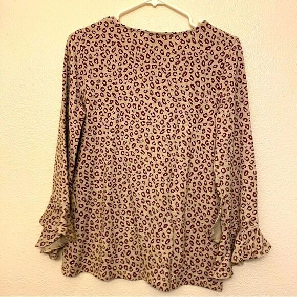 Ann Taylor Factory leopard print knit blouse top ruffled 3/4 sleeves crew neck M - Picture 2 of 9
